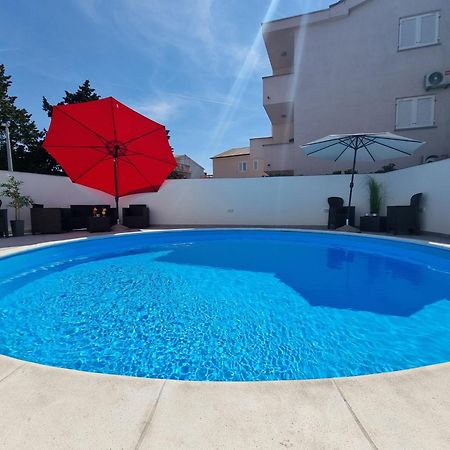 Summer Holiday Apartments 诺瓦利娅 外观 照片